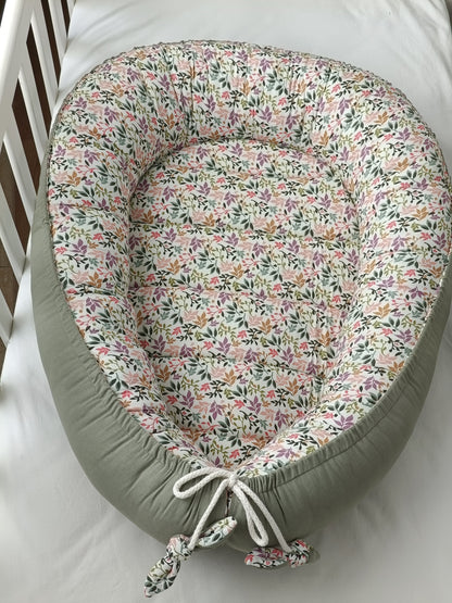 Cuna nido flores violet